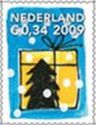 timbre: Paquet cadeau jaune avec ruban noir et fond bleu clair