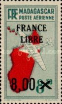 Timbre: Carte de l'&icirc;le et avion surcharg&eacute; FRANCE LIBRE 8,00.
