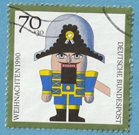 Timbre: Casse-noix-gendarme