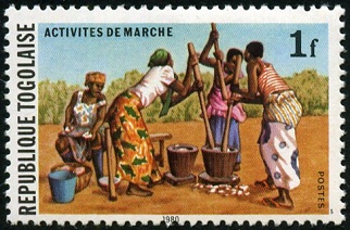 Timbre:  Activit&eacute;s du march&eacute; - Femmes pilant du grainrestte 1